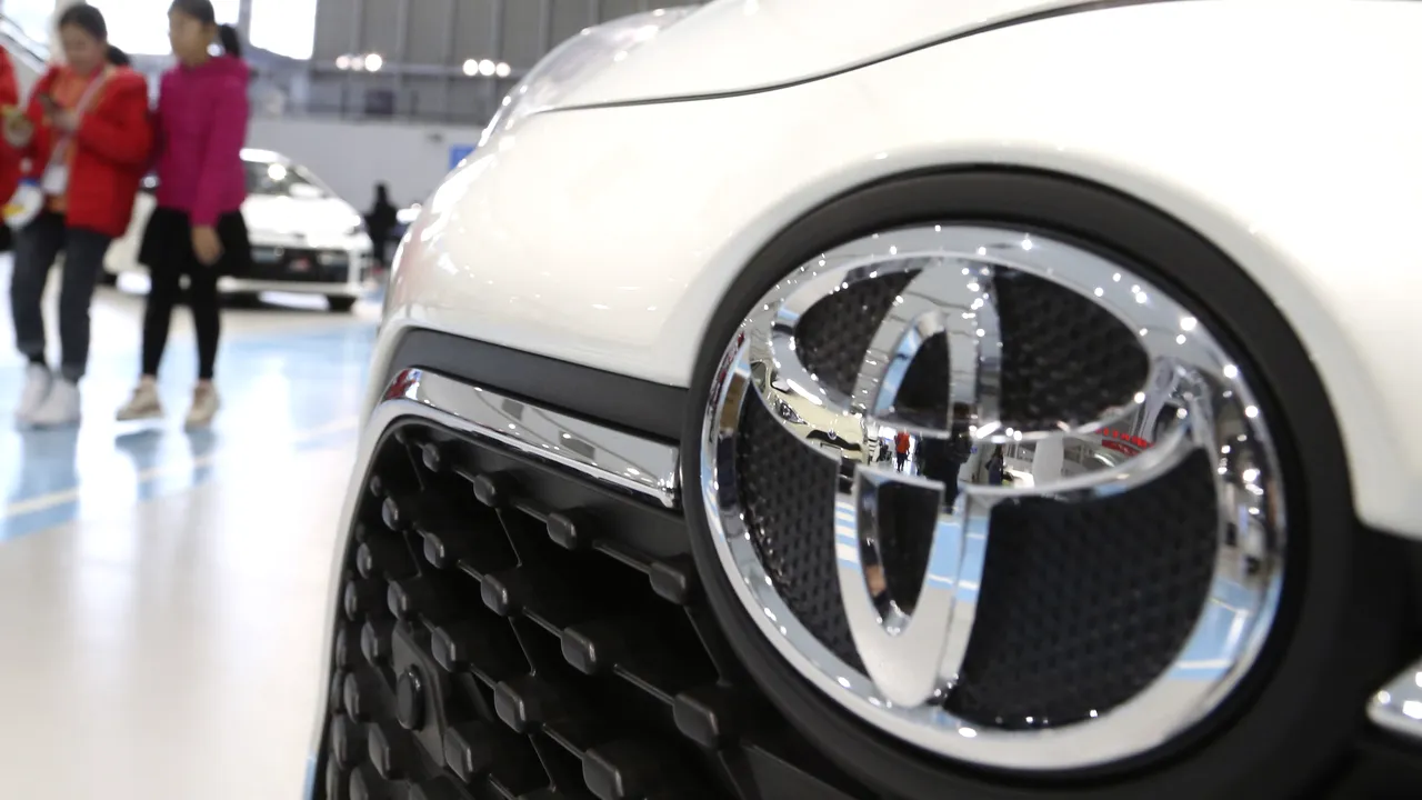 Toyota îşi reduce producţia globală