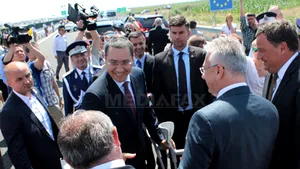 Punctul de Trecere a Frontierei Nădlac II - Csanadpalota  a fost inaugurat. Ponta a venit în cârje. Invitaţia vicepremierului maghiar către România - GALERIE FOTO
