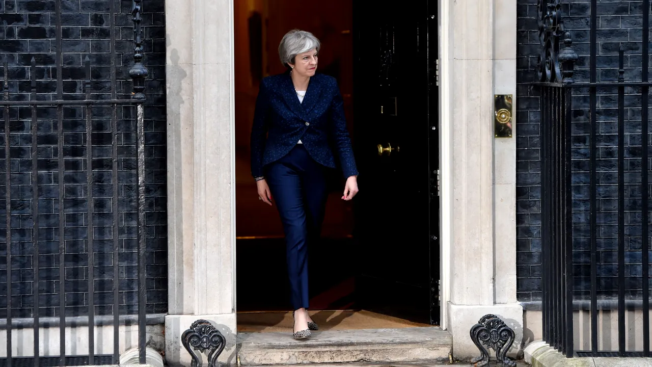 Theresa May se va confrunta cu o moţiune de DEMITERE/ Ministru britanic: Marea Britanie va amâna BREXIT dacă pierde votul de încredere