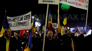 COMENTARIU: Imitarea Revoluţiei