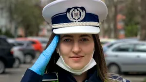 Reacţia unei tinere poliţiste când şi-a dat seama că şoferul oprit în trafic este de fapt un medic 