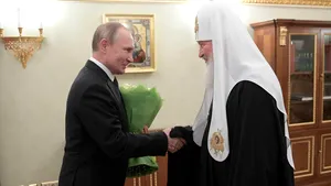 PREZENTUL FĂRĂ PERDEA Marius Oprea/ Patriarhul Kirill a vrut să-i aducă pe ortodocşii ucraineni sub ascultare, cu pistolul la tîmplă