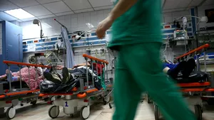 Un membru al Filarmonicii „Banatul” din Timişoara, revenit din China, a fost internat la spital cu febră