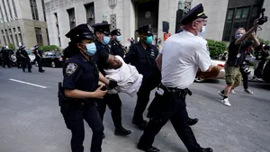 Studiu: Uciderea suspecţilor de culoare este o problemă generală a poliţiei din SUA, nu una a poliţiştilor albi