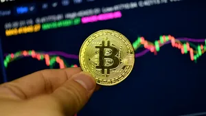 Bitcoin creşte constant. Criptomoneda trece de 50.000 de dolari şi atinge maximul pe trei luni