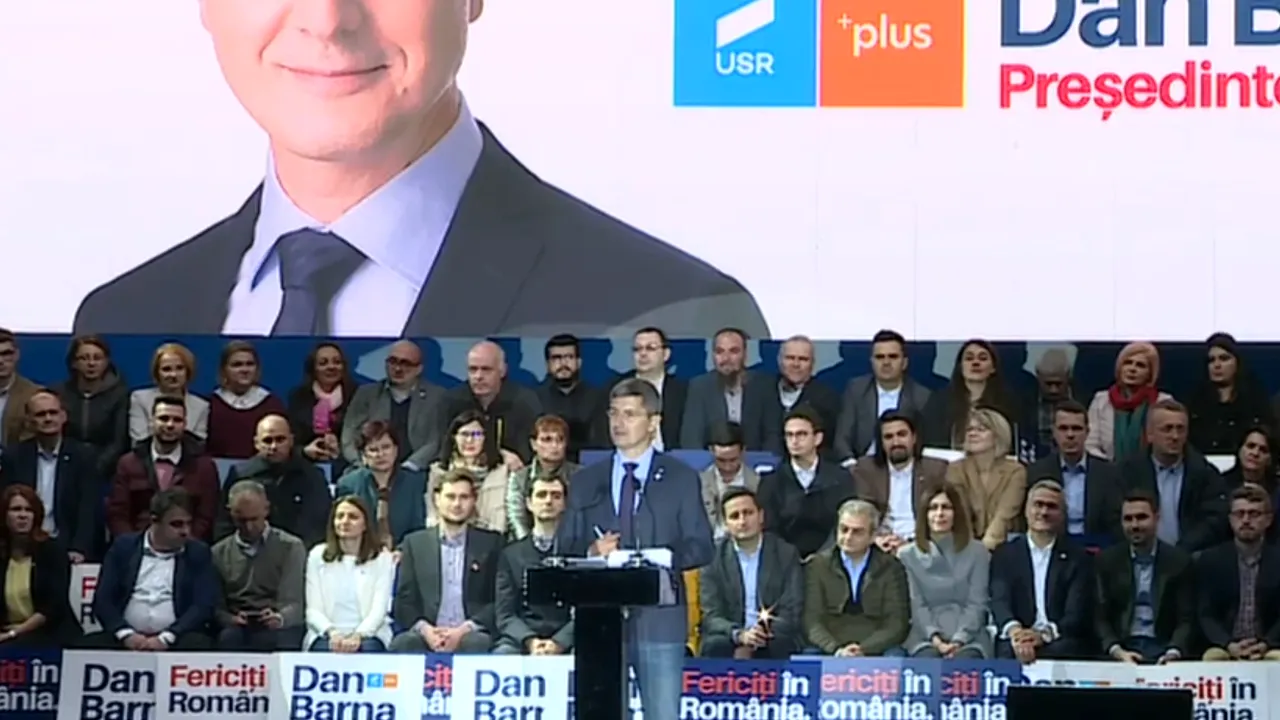 VIDEO | Dan Barna şi-a lansat candidatura în centrul Sibiului. Program în 10 puncte ale candidatului USR PLUS, printre care creşterea rolului preşedintelui şi crearea unor structuri în cadrul Administrației Prezidențiale care să gestioneze comunitatea națională de informații