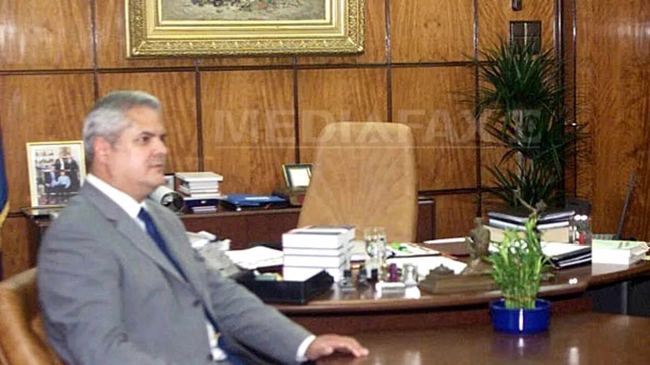 EXCLUSIV: Ponta şi-a instalat biroul din Palatul Victoria în fostul cabinet al lui Adrian Năstase