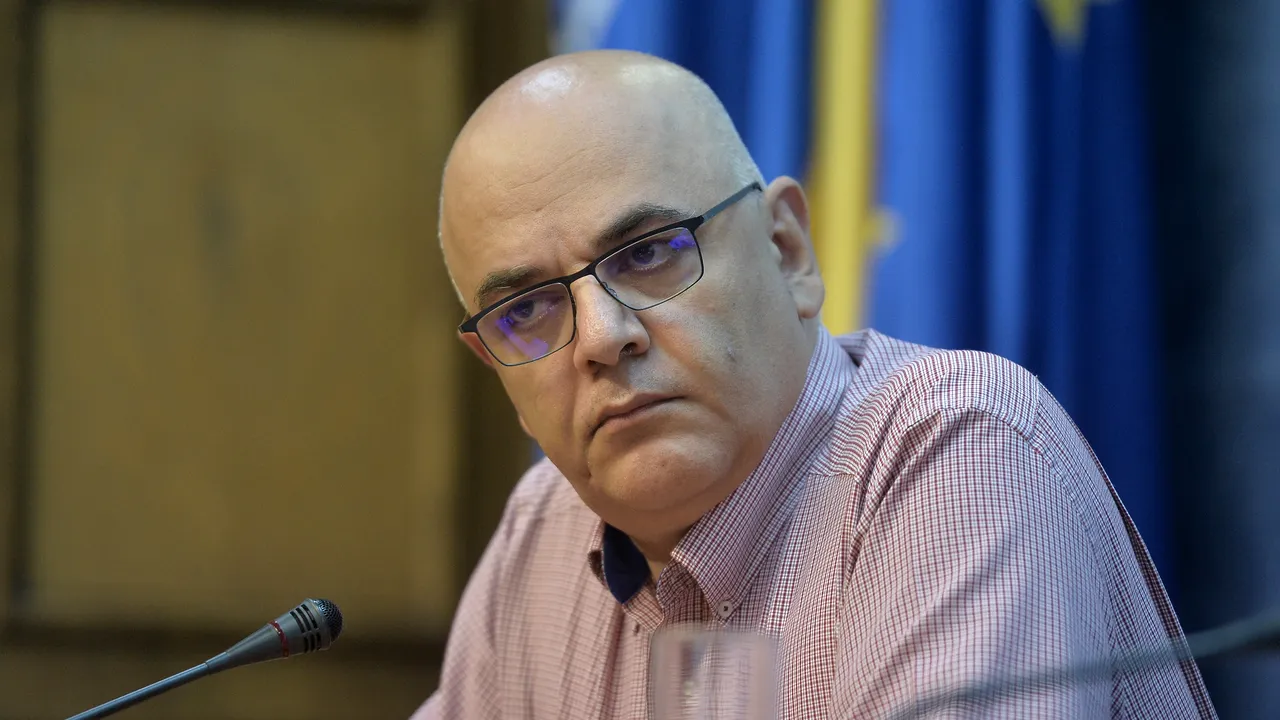 Arafat: Firmele cu peste 99 angajaţi ar trebui să decaleze programul. Sectorul public va fi obligat / Deciziile luate pentru prevenirea răspândirii coronavirusului