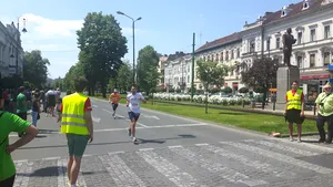 Competiţie de maraton, ultramaraton, semimaraton şi cros la Arad. Concurenţi din mai multe ţări - GALERIE FOTO