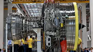 Comandă record pentru Rolls Royce: va livra motoare de avioane de 9 miliarde dolari pentru Emirates