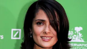 Salma Hayek va primi Legiunea de Onoare din partea preşedintelui Nicolas Sarkozy