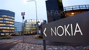 Vânzările Nokia au scăzut cu 20% în trimestrul doi, dar smartphone-ul de top a depăşit estimările