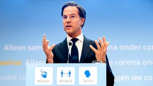 Mark Rutte, premierul Olandei, i-a numit „idioţi” pe cei care protestat violent împotriva măsurilor anti-pandemice
