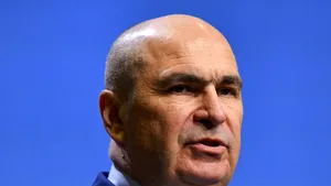 Bolojan, față în față cu moțiunea: primele declarații după anunțul PSD - AUR