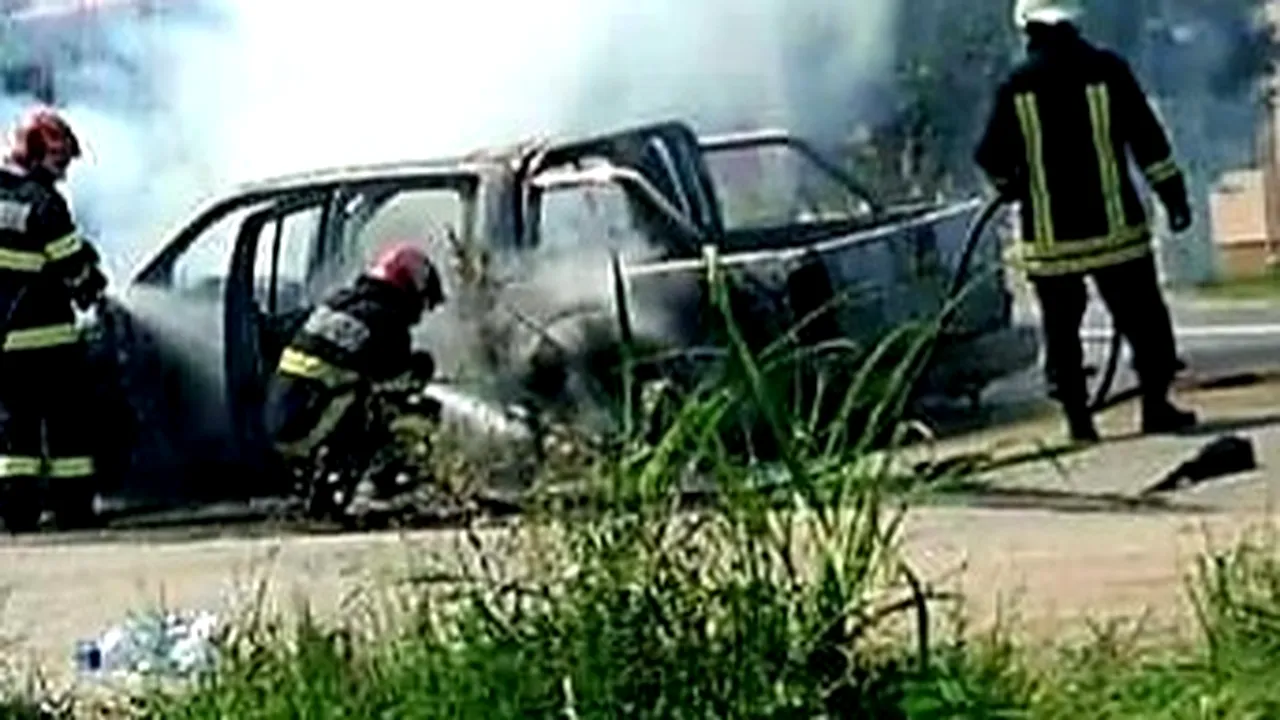 FOTO Accident grav în Arad, urmat de incendiu. Un bărbat a decedat