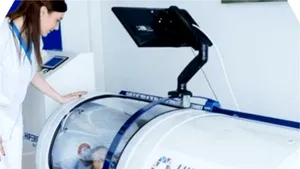 Terapia hiperbară, pe bază de oxigen, pentru recuperarea post-COVID-19. Cât costă 10 şedinţe şi ce efecte au observat pacienţii