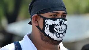 STUDIU: Cu câte zile înaintea primelor simptome poate fi transmis coronavirusul de către cei infectaţi