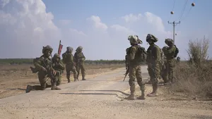 Războiul dintre Israel şi Hamas, ziua 15. Un tanc israelian a tras accidental spre o staţie egipteană/  Israelul a intensificat atacurile în Gaza /  Israel: Hezbollah, susţinută de Iran, riscă să atragă Libanul în război 