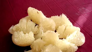 Pomelo, fructul care te satură şi te ajută să slăbeşti. Cele 10 efecte nebănuite