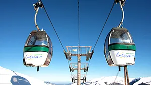 Zeci de turişti, blocaţi în telecabină în Pirinei timp de patru ore