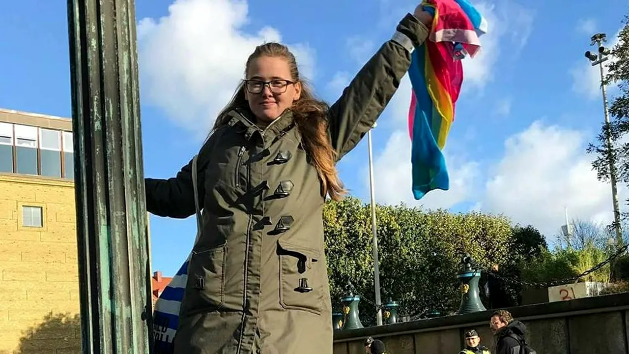 Protest la bordul unui avion. O suedeză a reuşit să oprească deportarea unui bărbat în Afganistan