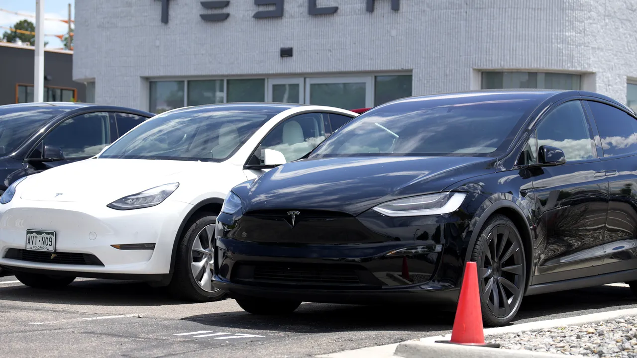 Tesla reduce preţurile unor modele în SUA, după ce livrările au scăzut în trimestrul trei