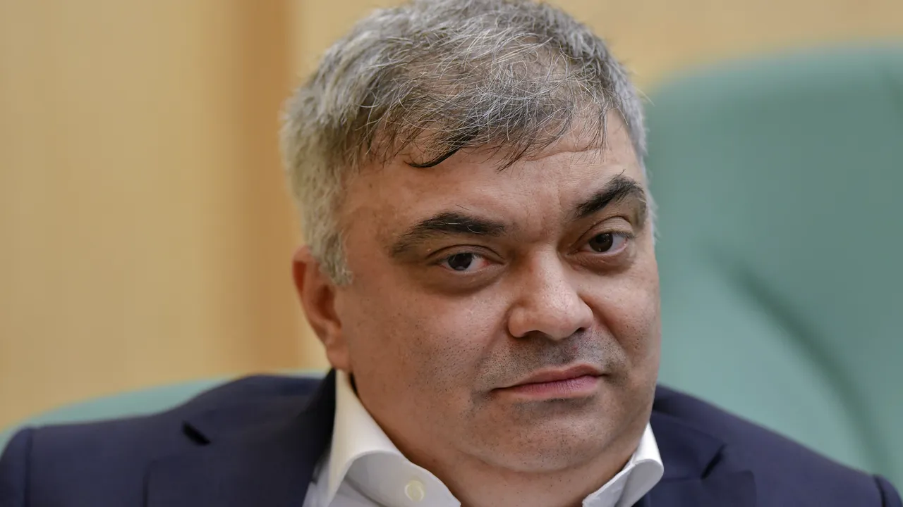Directorul adjunct al ASSMB şi managerul Spitalului Colentina, reţinuţi