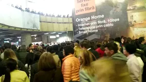 Circulaţia a fost oprită la metroul din Capitală. Trei femei au leşinat în decurs de mai puţin de jumătate de oră - FOTO, VIDEO