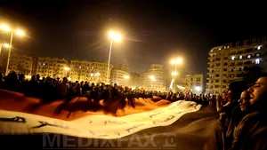 Mii de persoane au continuat protestele, vineri, în centrul oraşului Cairo