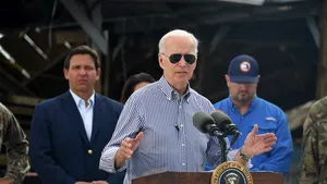 Joe Biden şi Ron DeSantis încearcă să demonstreze unitate în acţiunile de reconstrucţie din Florida