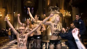 Miting şi marş în Canada pentru susţinerea dreptului femeilor de a umbla topless în public