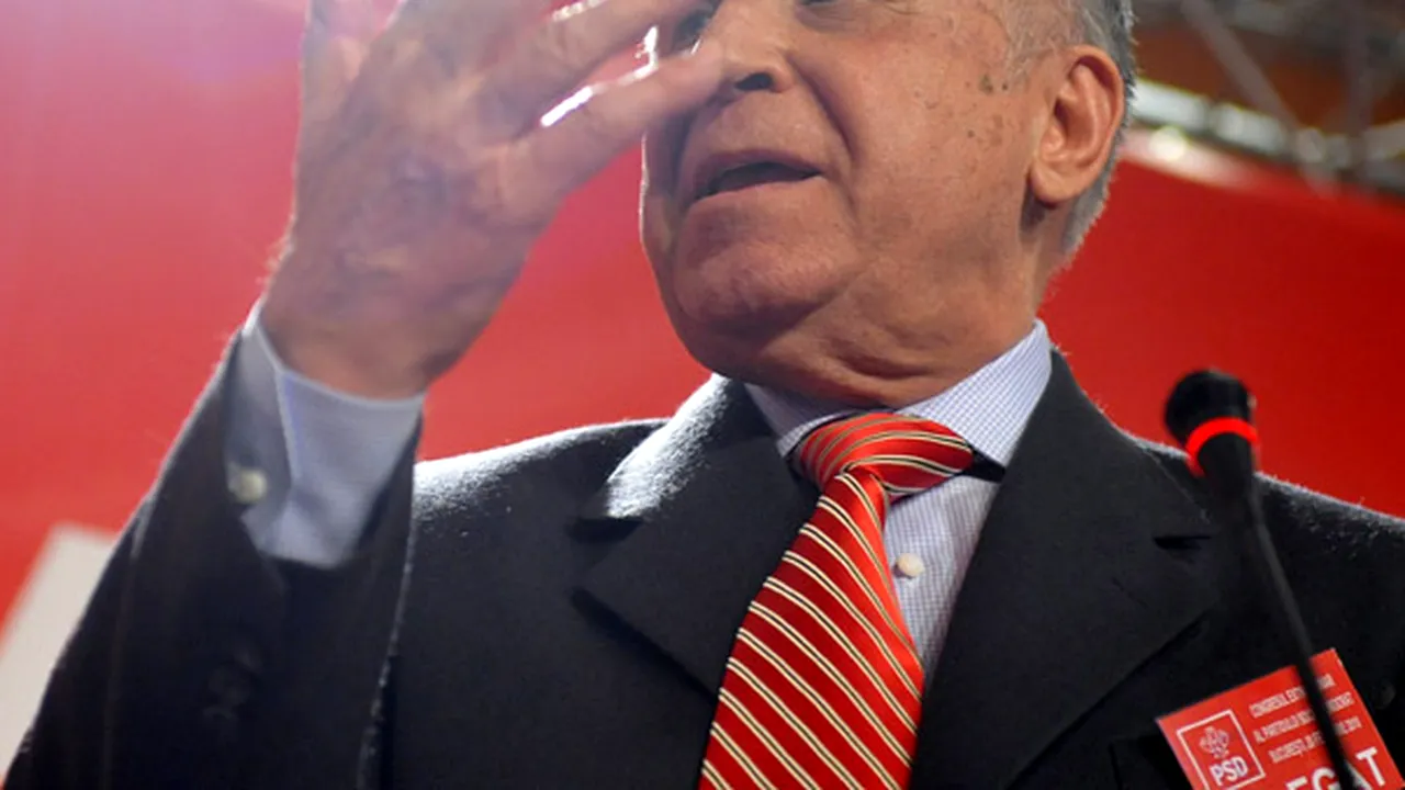 Iliescu: E regretabil că în fruntea statului se află un om iresponsabil