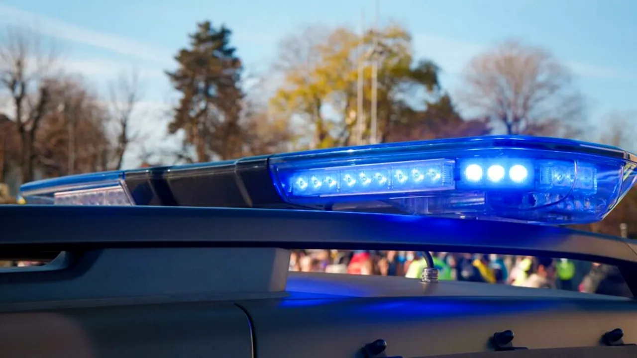 Șofer din Galați, lăsat fără permis după ce a circulat cu girofar și sirenă