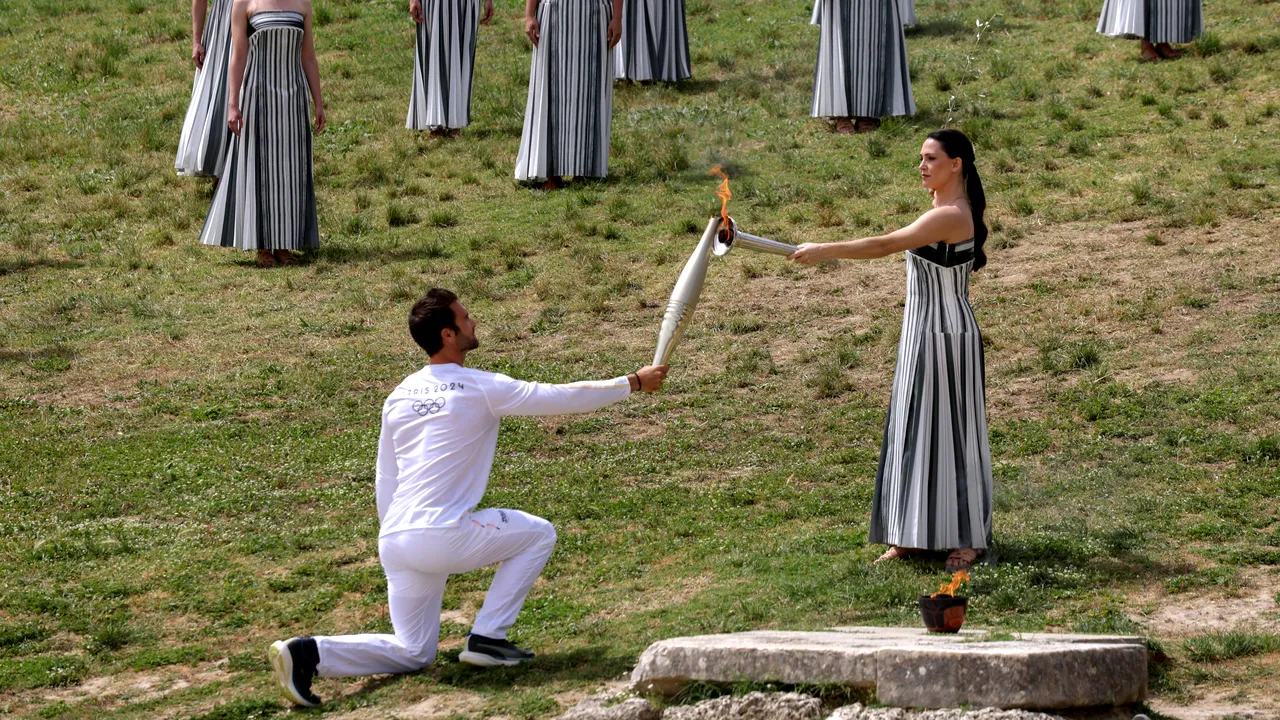 Flacăra olimpică pleacă sâmbătă din Grecia spre Franţa