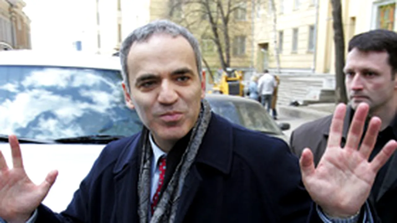 Gary Kasparov şi-a anulat buletinul de vot, denunţând alegerile 