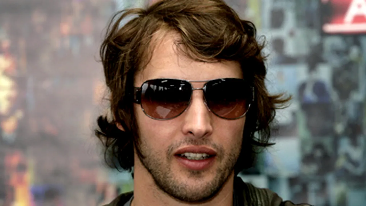 James Blunt îşi serbează ziua de naştere la Bucureşti (Video)