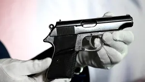 Pistolul din filmul James Bond „Dr. No” a fost vândut. Preţul a crescut cu aproape 100.000 de dolari, după moartea actorului Sean Connery 