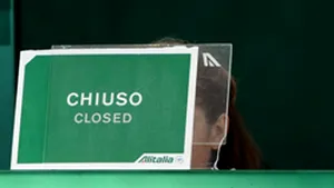 Alitalia va anula câte 100 de zboruri pe zi până la sfârşitul lui noiembrie
