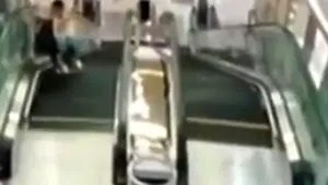 O femeie a murit căzând sub o scară rulantă, într-un centru comercial din China - VIDEO