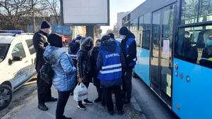 Mijloacele de transport în comun din Bucureşti, luate cu asalt de controlori şi de poliţişti locali. Ce au vrut să demonstreze autorităţile