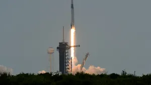 După un an de așteptare, astronauții SpaceX au decolat spre Stația Spațială