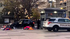 Alertă de securitate la Casa Albă: Un individ a încercat să pătrundă cu maşina în curtea Preşedinţiei SUA - FOTO, VIDEO