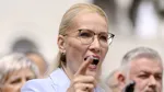 „Tăiați numărul de parlamentari, nu bursele copiilor!”: Deputată AUR, „furioasă” și „oripilată” după decizia Guvernului de a elimina bursele pe perioada vacanței