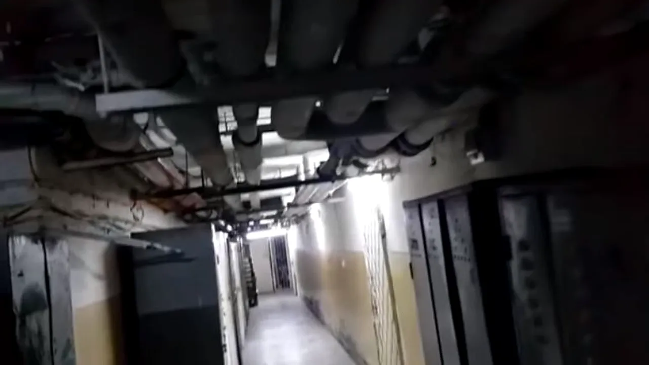 Mizerie şi capace de WC furate la Spitalul Judeţean de Urgenţă Braşov. Explicaţiile conducerii: „Este în reabilitare”. VIDEO