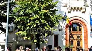 Protestul cadrelor didactice din faţa Ministerului Educaţiei a fost reluat