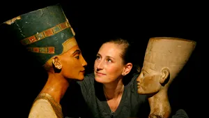 Nefertiti era frumoasă sau doar bine machiată? (Galerie Foto)