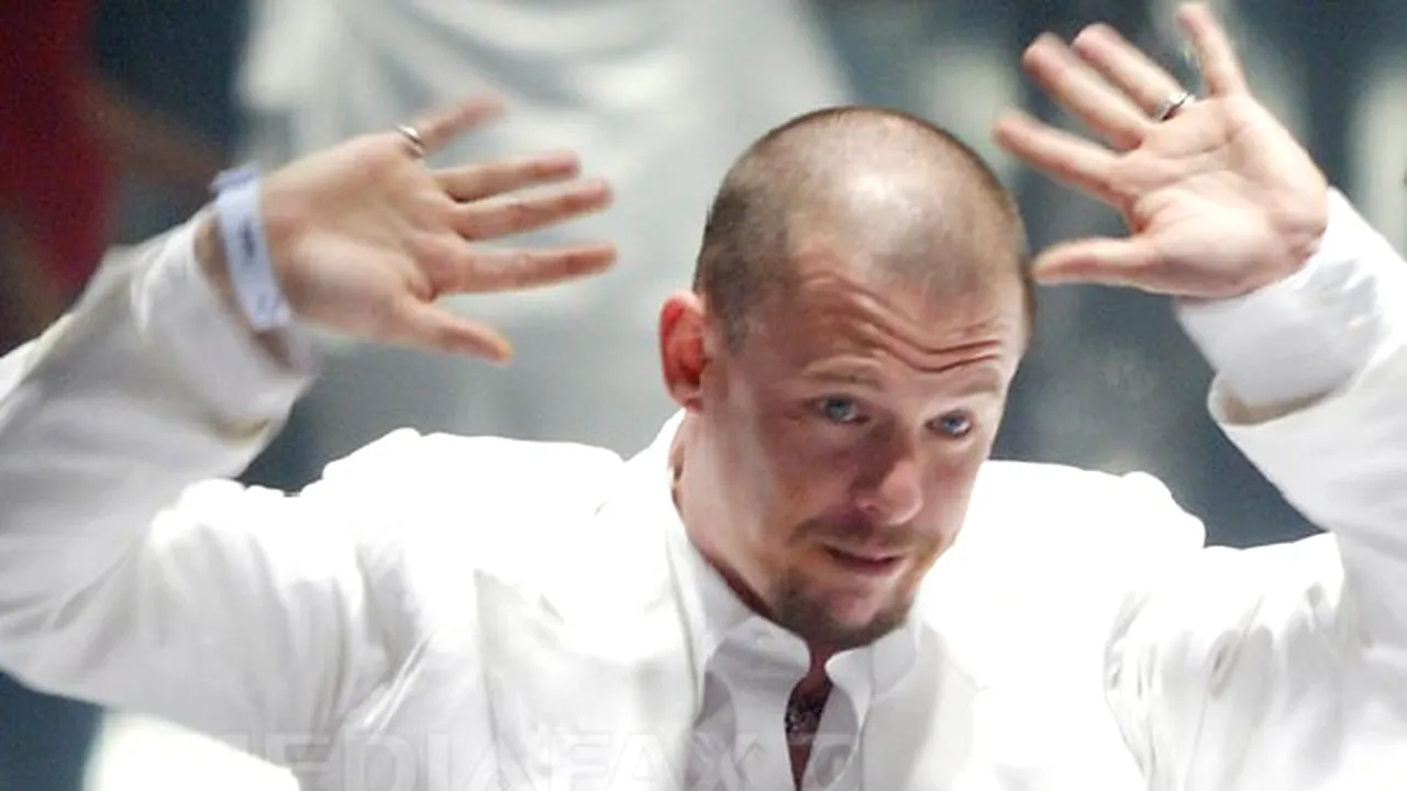 Viaţa creatorului de modă Alexander McQueen va fi transpusă într-un film