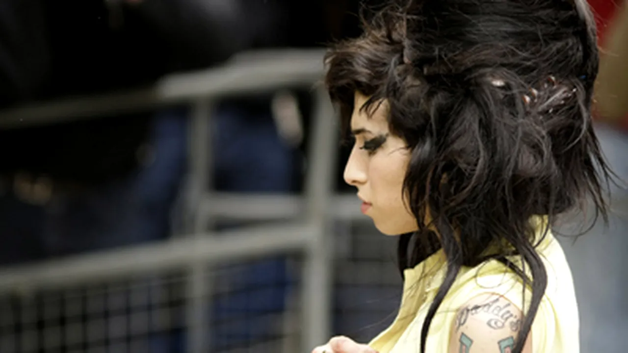 Soţul lui Amy Winehouse vrea bani în schimbul divorţului (Video)