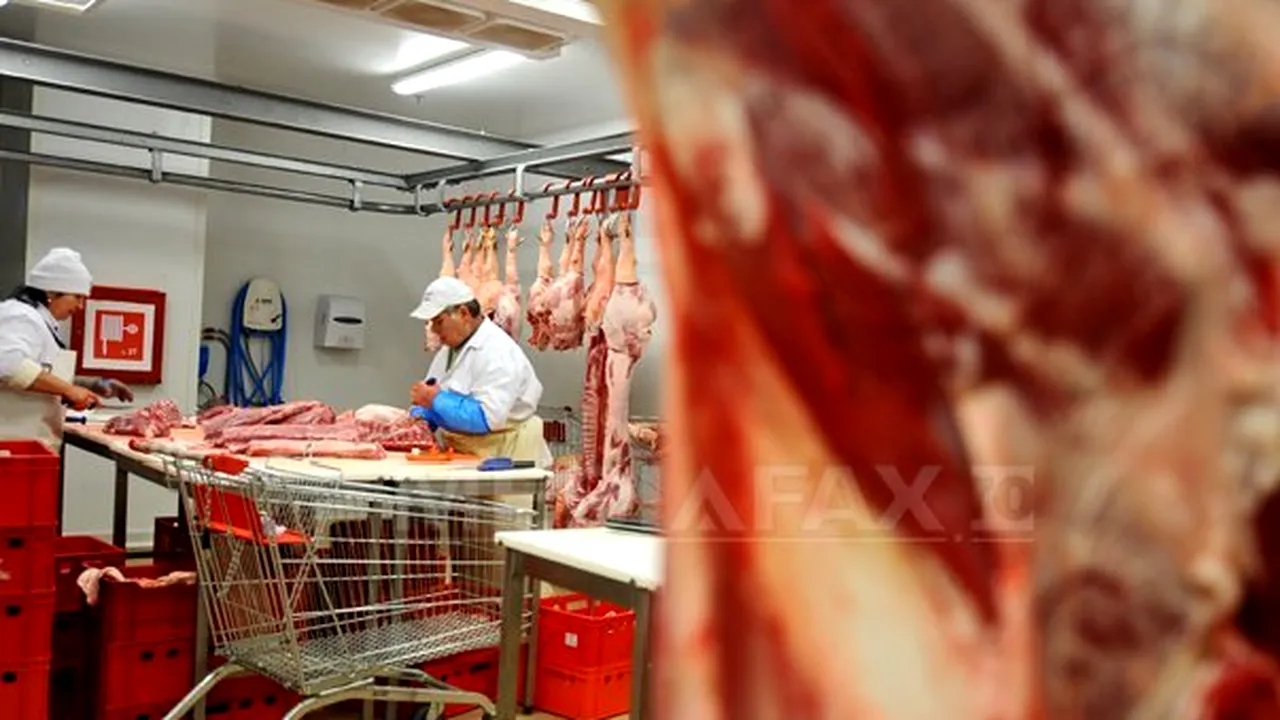 Peste patru tone de carne expirată, confiscată de poliţişti de la depozite din Ilfov