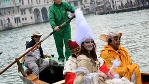 Locuitorii Veneţiei protestează faţă de transformarea oraşului istoric într-un parc de distracţii